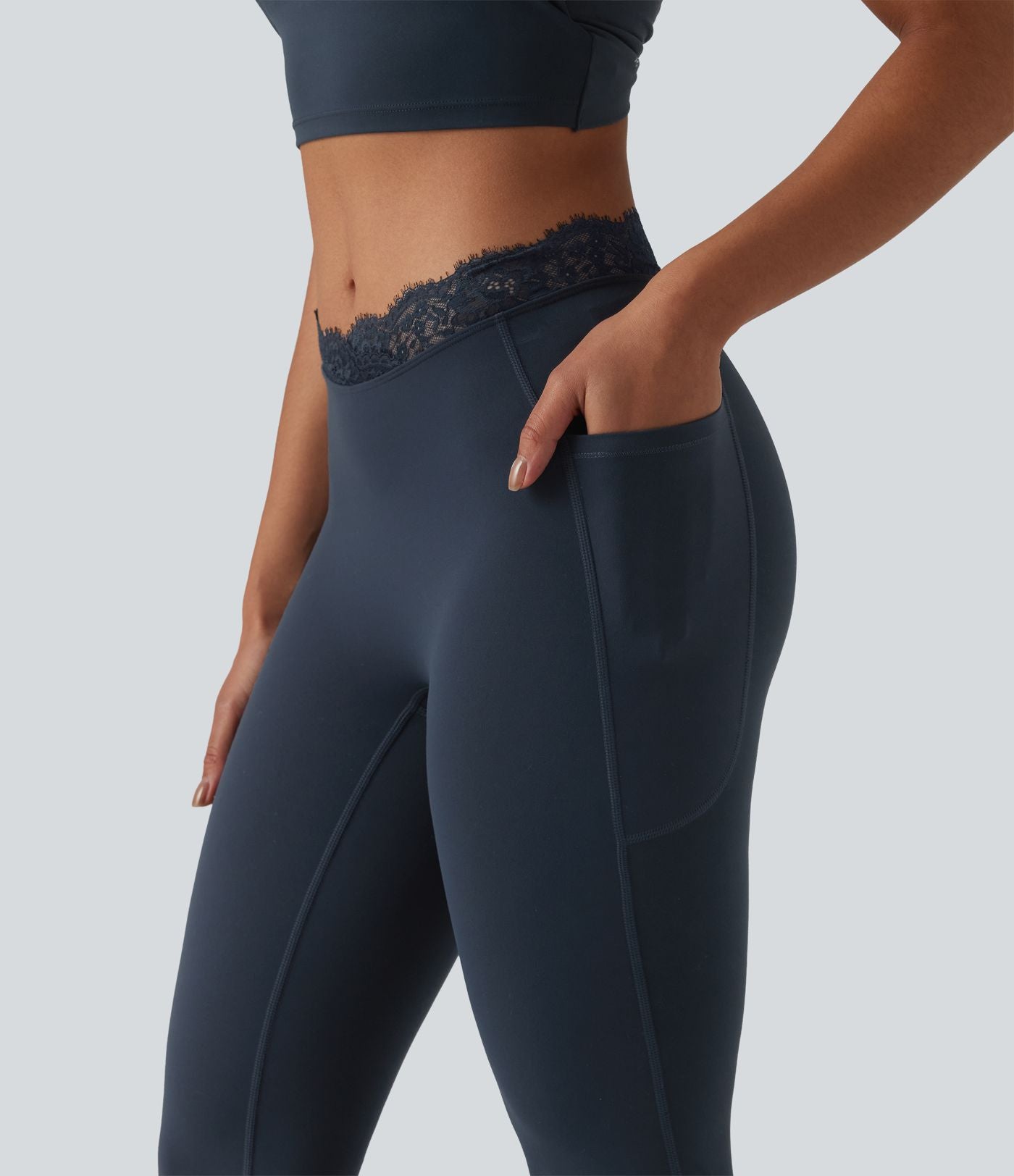 Halara UltraSculpt™ Legging évasé de yoga taille haute en V avec dentelle contrastée et poches