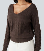 Pull col V bordure festonnée manches longues