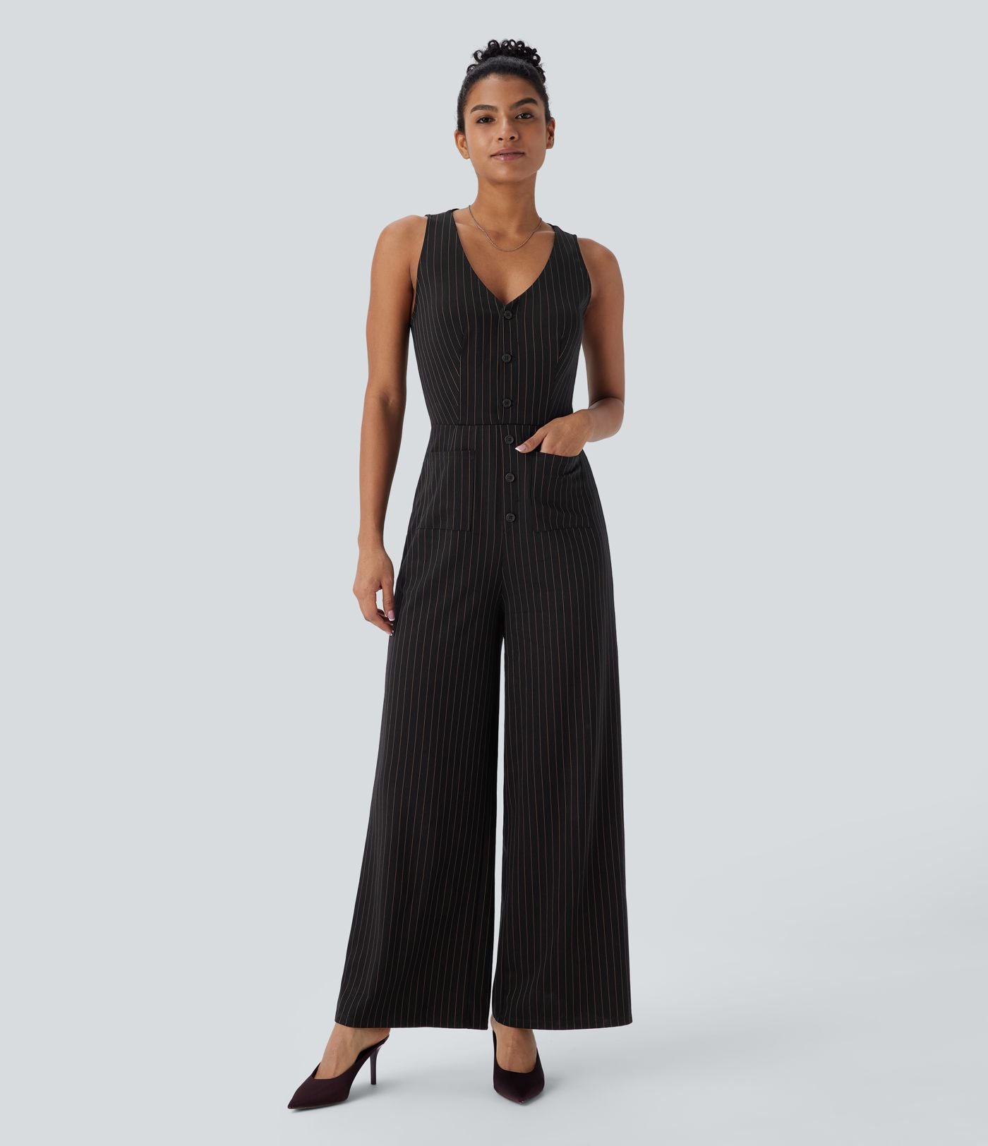 Combinaison tailleur rayée à jambes larges, décolleté en V, découpe et poches