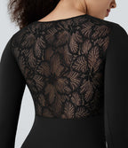 Robe de soirée moulante courte SoftlyZero™ dentelle contrastante manches longues froncée - UPF50+