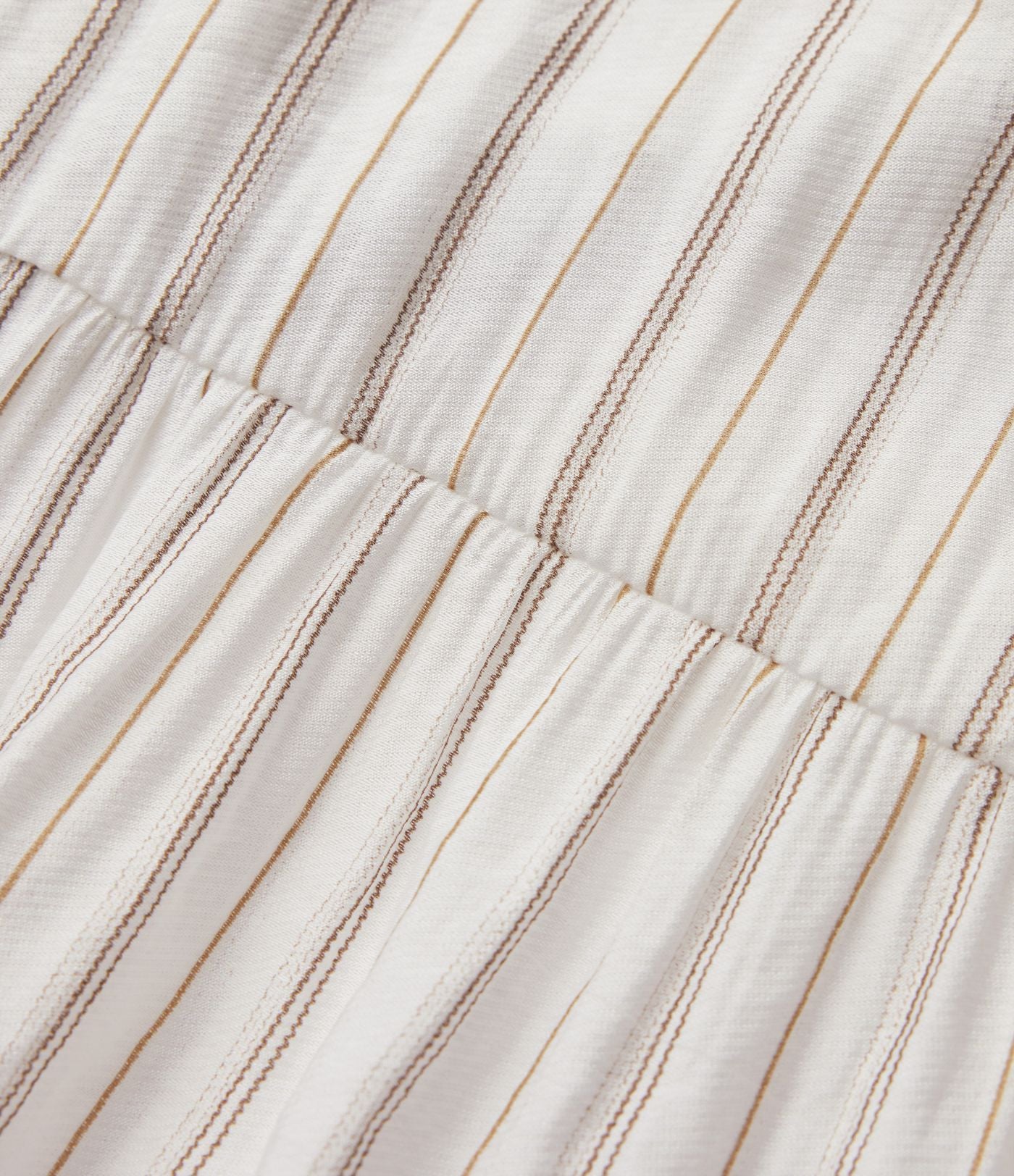 Robe longue fluide à rayures et col en V
