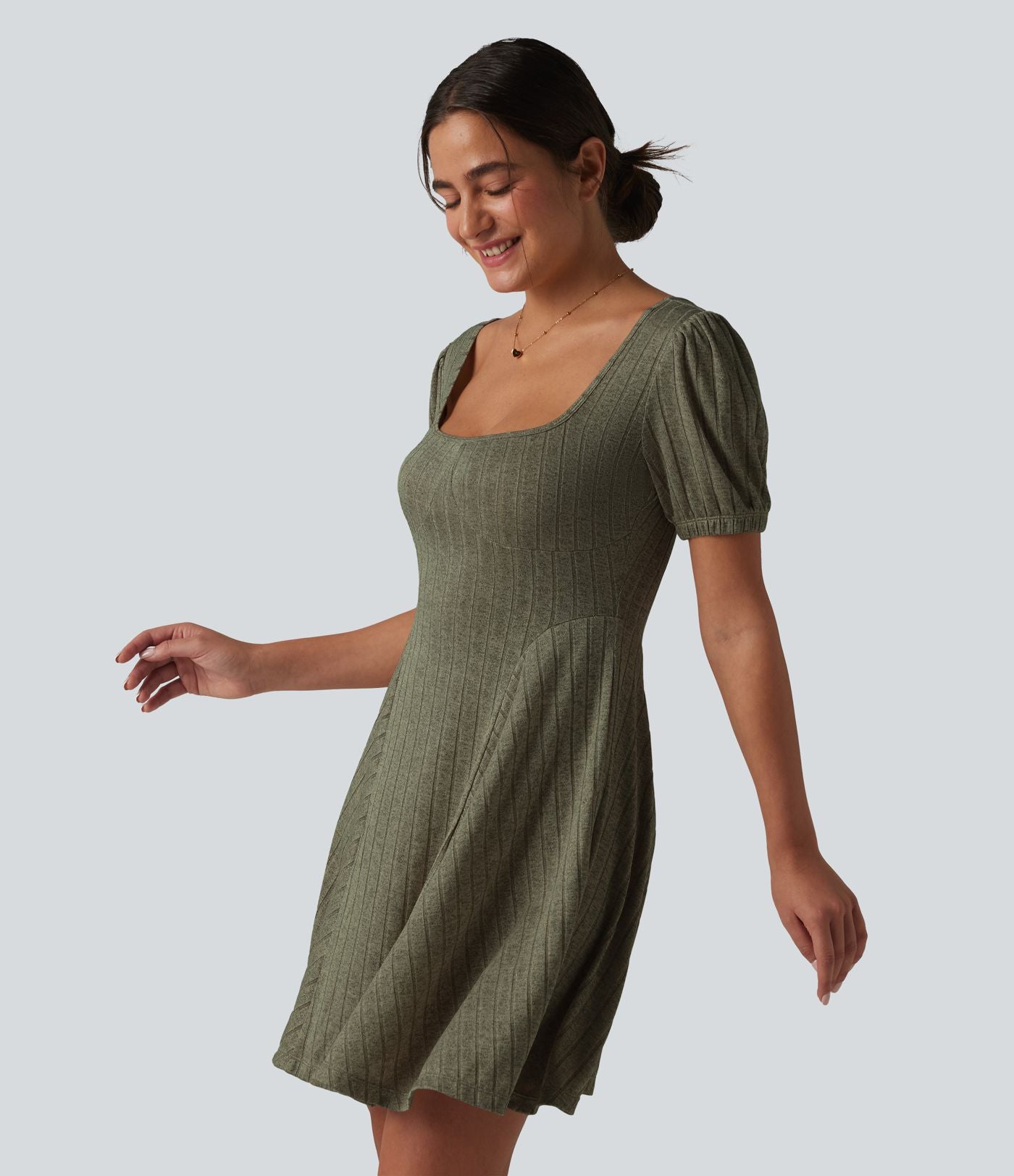 Mini robe décontractée évasée en maille côtelée à col carré et manches courtes bouffantes avec poches