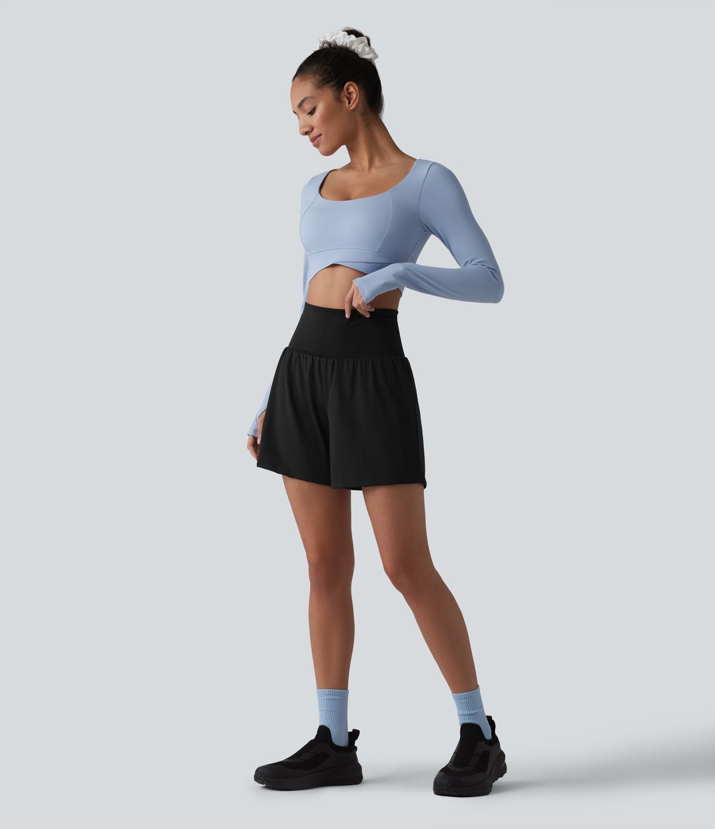 Short de yoga 2 en 1 taille haute à œillets avec effet ventre plat et poches 12,5 cm