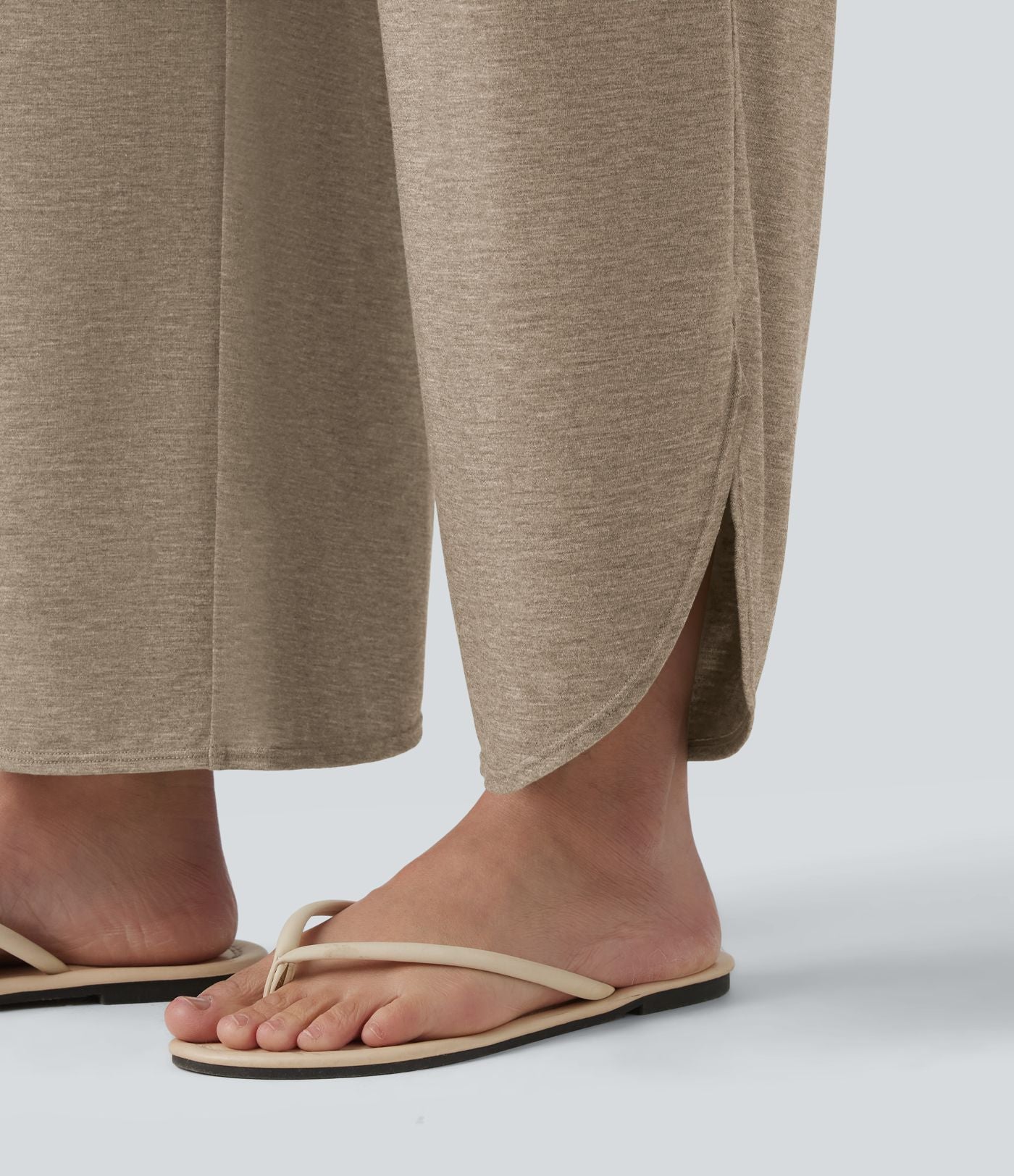 Pantalon décontracté taille haute gainant avec ourlet arrondi et poches