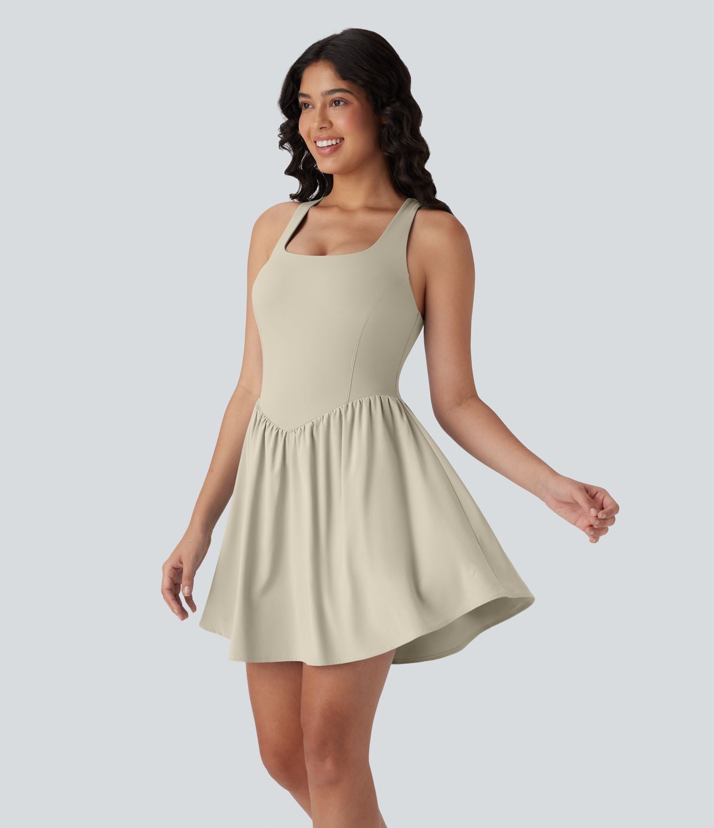 Robe active fluide Breezeful™ mini 2-en-1 à séchage rapide avec dos nu, style corset et poche - Longueur allongée