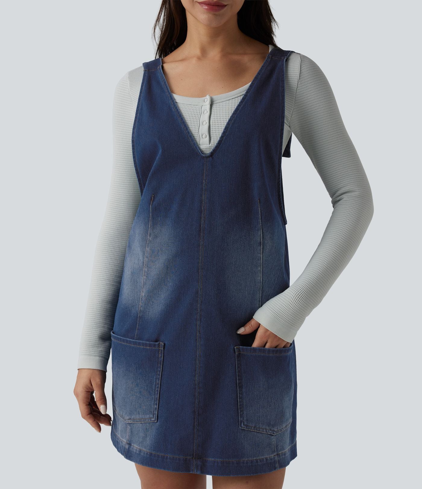 Robe mini décontractée Halara Flex™ col V en denim délavé avec poches