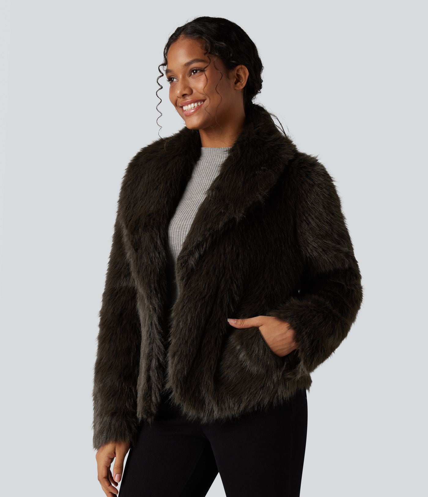 Manteau cape fausse fourrure col revers manches longues avec poches