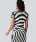 Robe T-shirt casual midi col rond manches courtes rayures gauffrées à ourlet asymétrique fendu