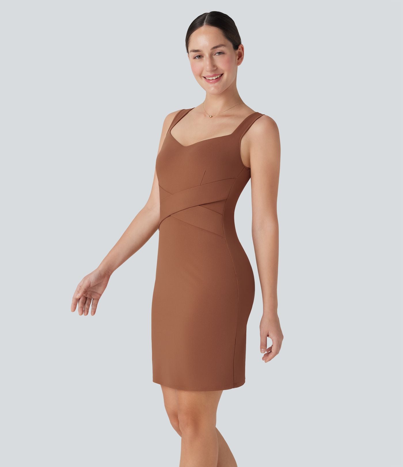 Robe décontractée mini moulante avec dos nu