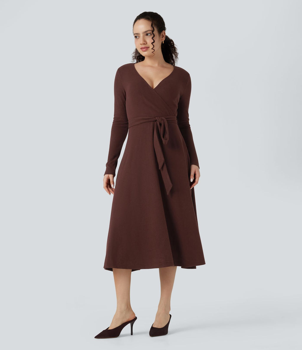 Robe fluide côtelée col V manches longues ceinturée mi-longue