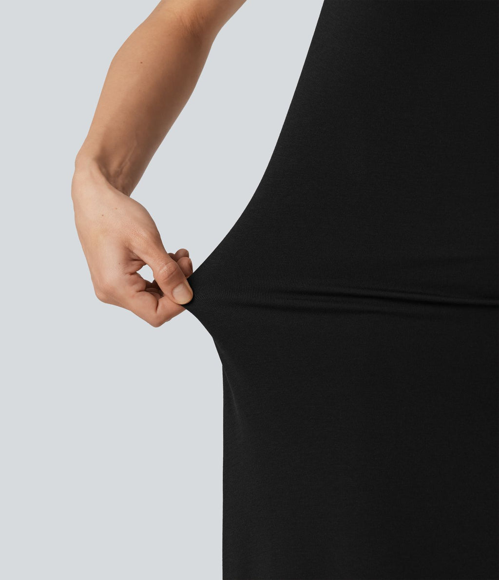 Robe mini côtelée dos nu à col halter, encolure drapée et coussinets amovibles