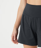 Short de yoga rayé 2-en-1 taille très haute 12,5 cm avec poches
