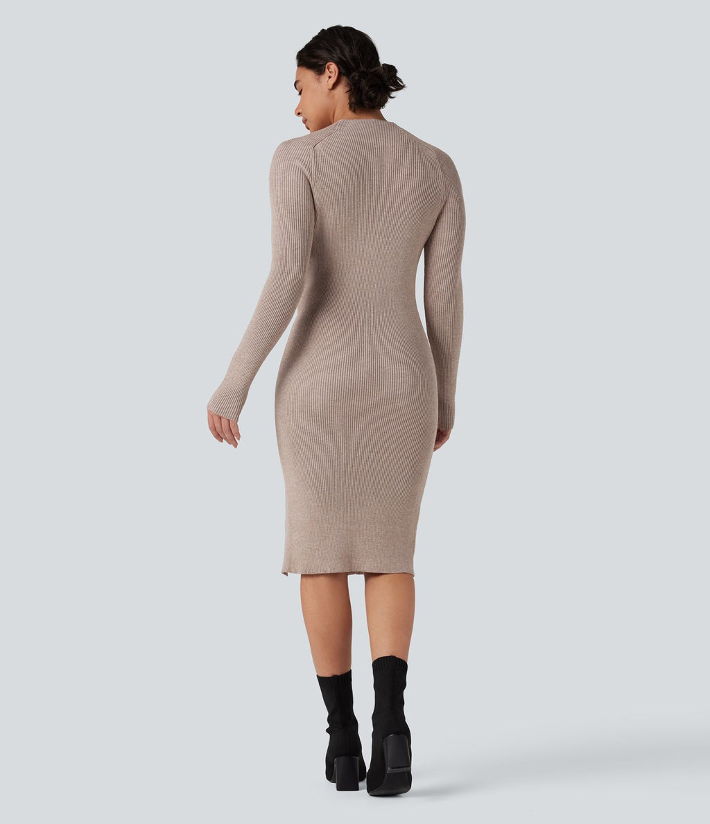 Robe pull mi-longue moulante fendue col montant manches longues