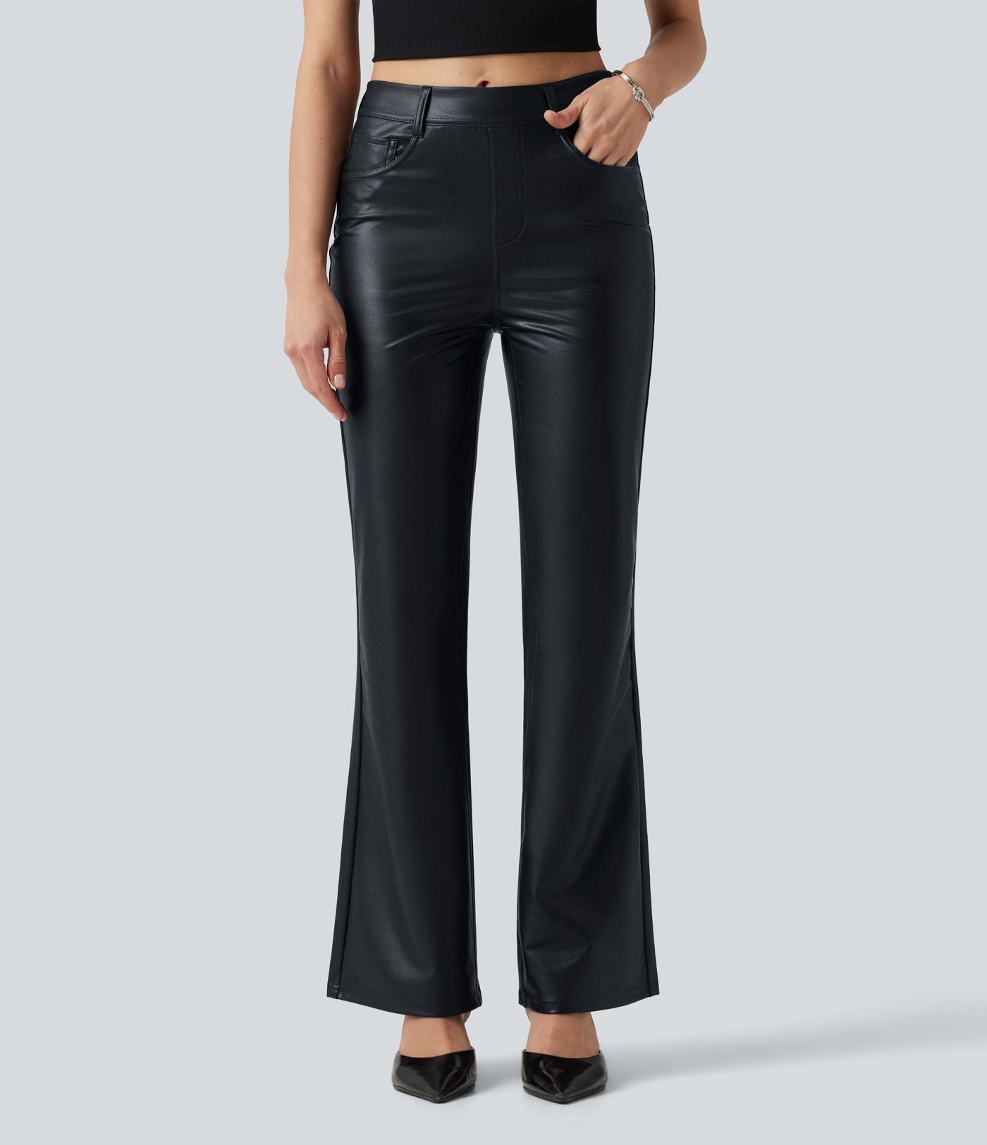 Pantalon bootcut taille mi-haute en simili stretch avec poches