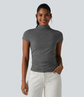 T-shirt casual froncé à col cheminée et manches courtes
