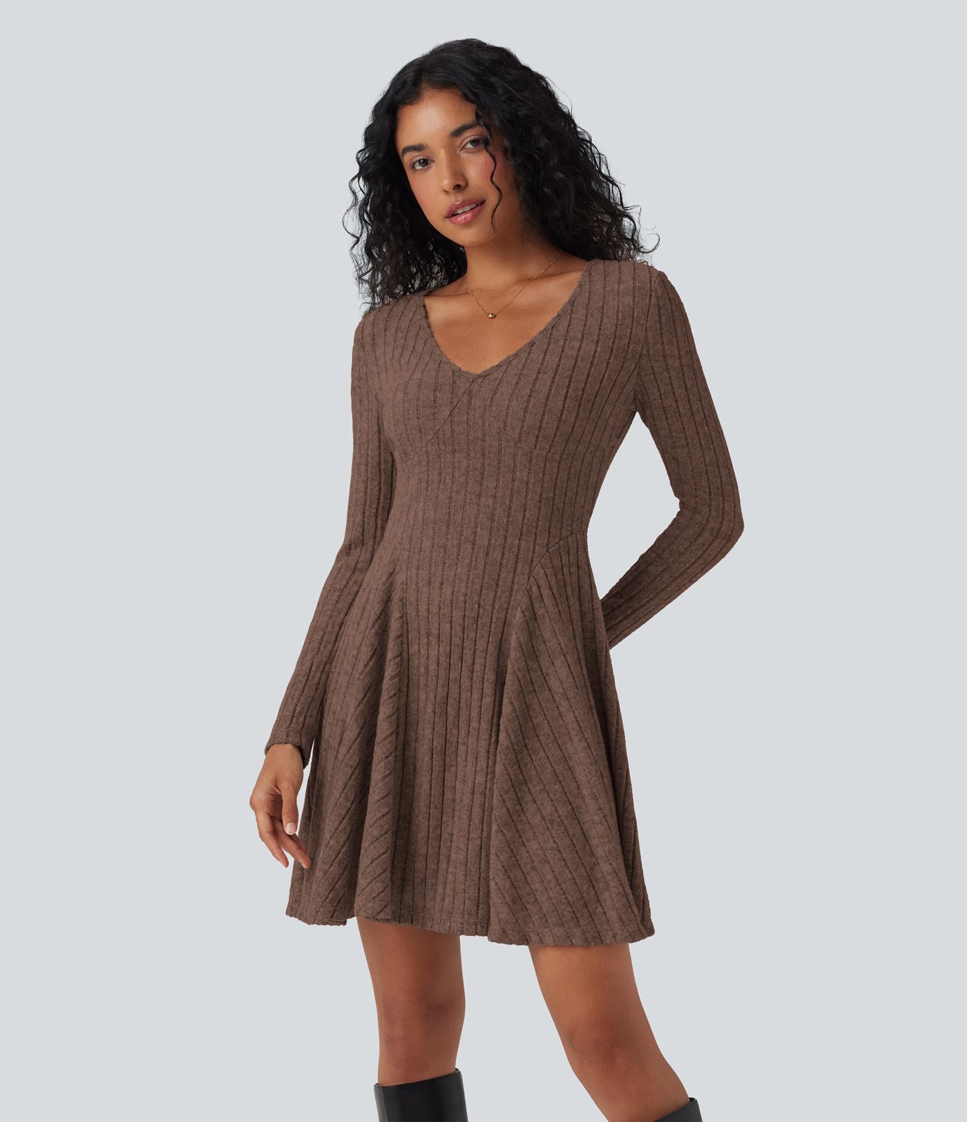 Robe décontractée mini évasée maille côtelée col V manches longues