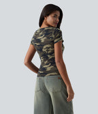 T-shirt casual col rond manches courtes échancré imprimé camouflage