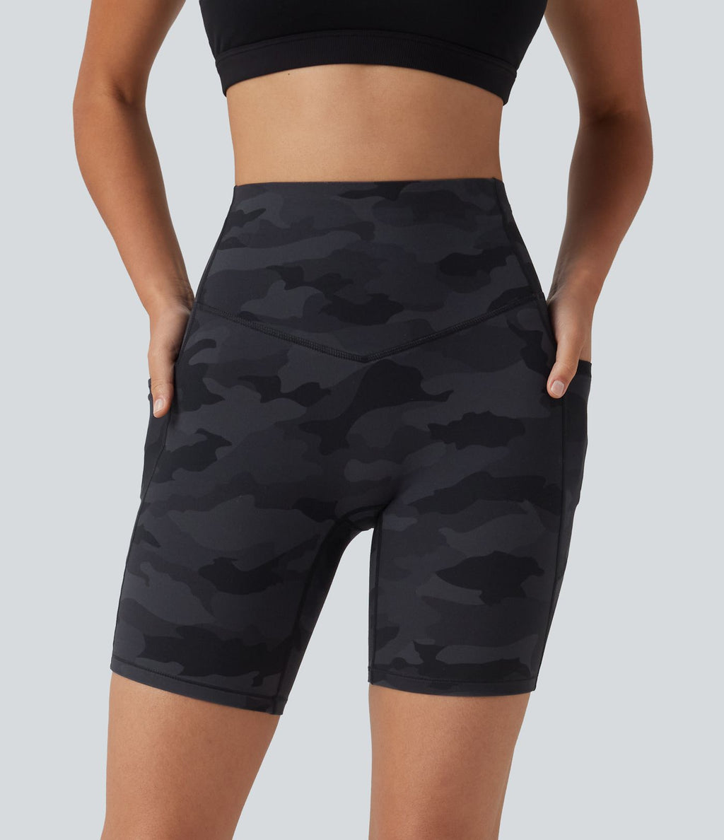 Short cycliste d'entraînement gainant taille haute UltraSculpt™ à imprimé camouflage 17,5 cm avec poches