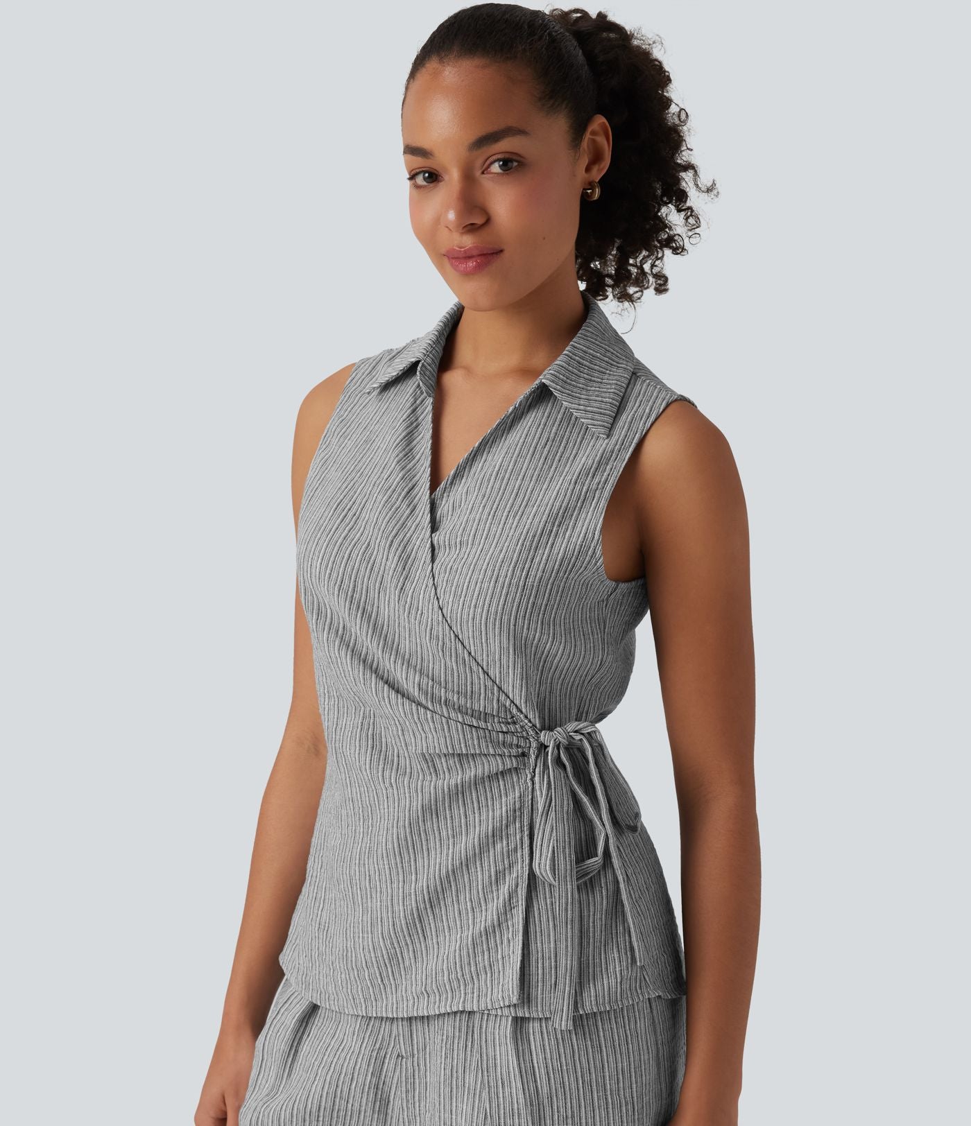 Chemise décontractée aspect lin sans manches col cache-cœur avec lien latéral