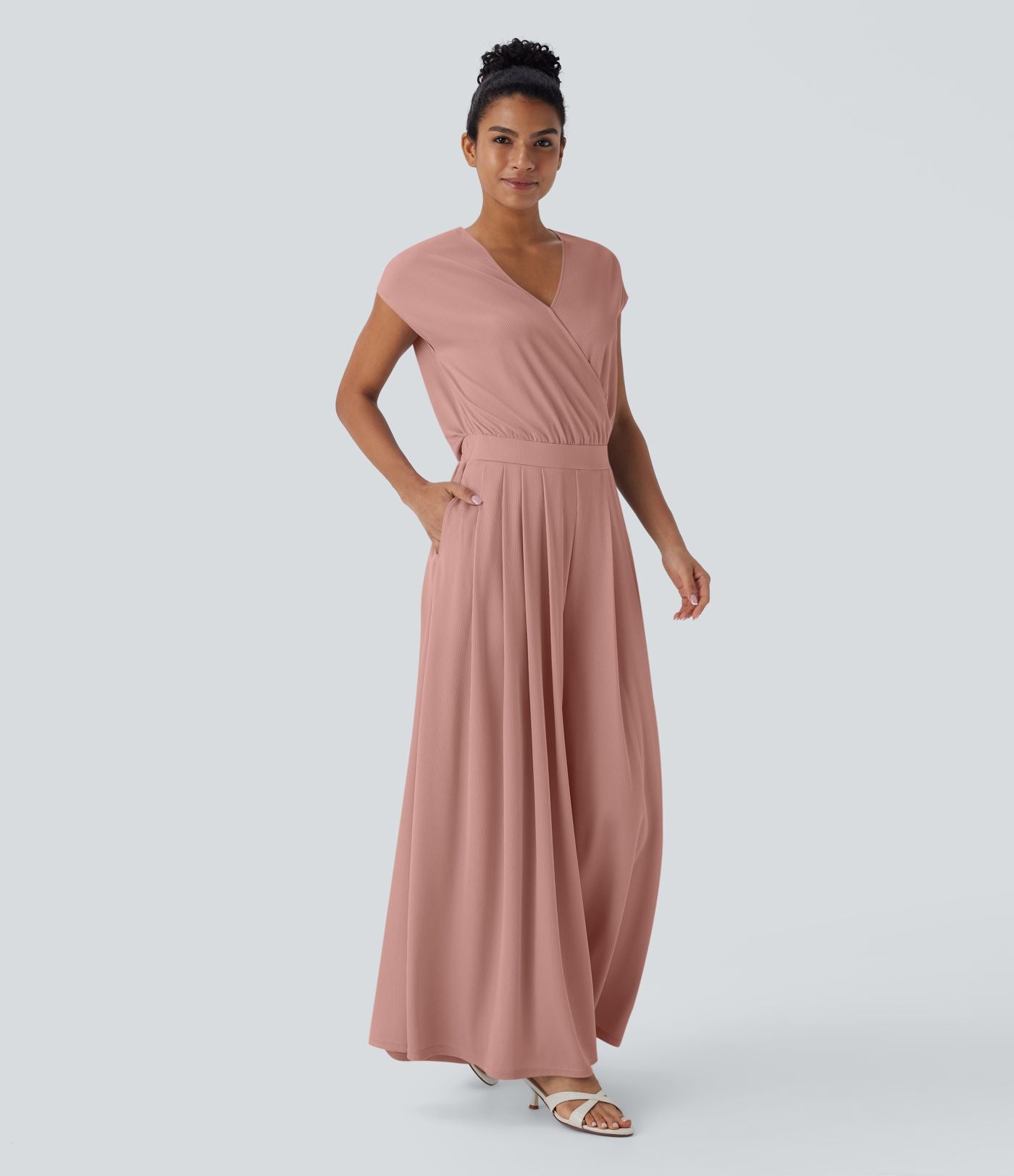 Combinaison fluide en tissu gaufré, col V, manches courtes, jambes larges et poches latérales - Easy Peasy Edition