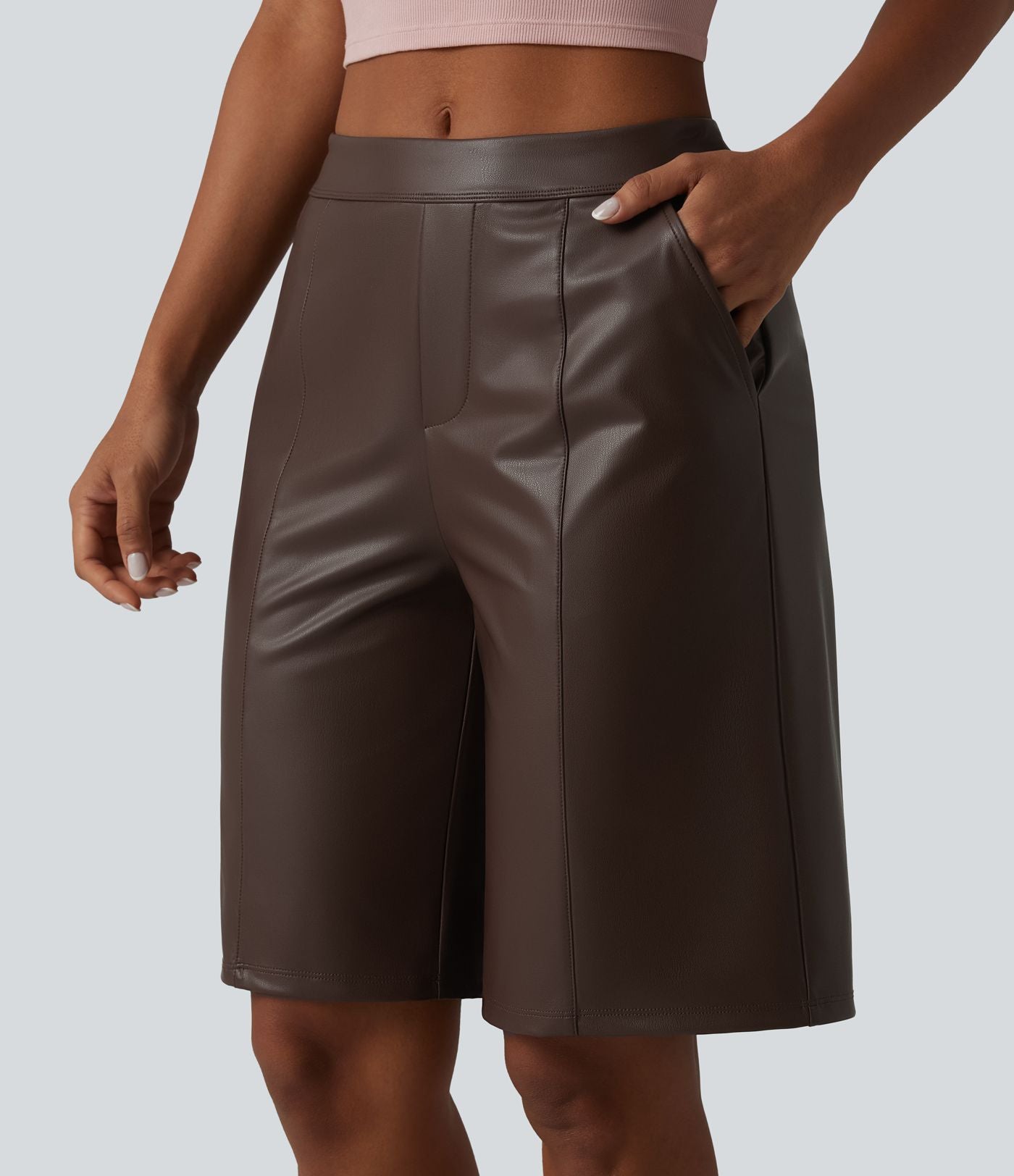Bermuda décontracté taille mi-haute en PU extensible avec poches 25 cm
