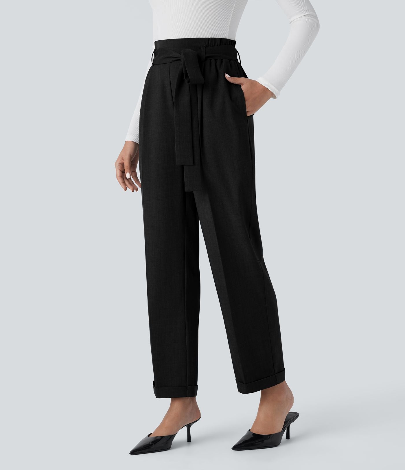 Pantalon Tailleur à taille haute, ceinture, poches latérales et jambes droites