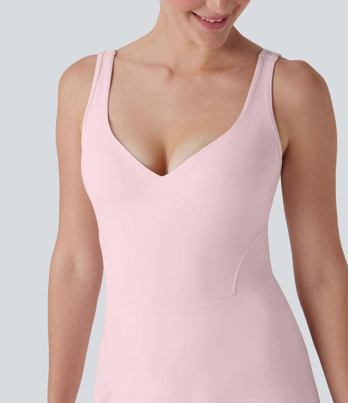 Robe active de yoga 2-en-1 Softlyzero™ Plush avec bretelles ajustables, armatures push-up, dos nu et poches-Easy Peasy