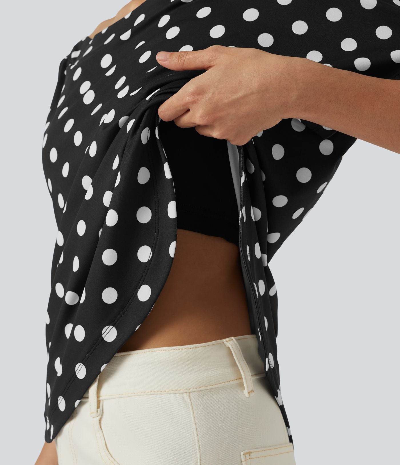 Top casual à pois épaule dénudée à manches courtes avec ourlet incurvé asymétrique et brassière intégrée