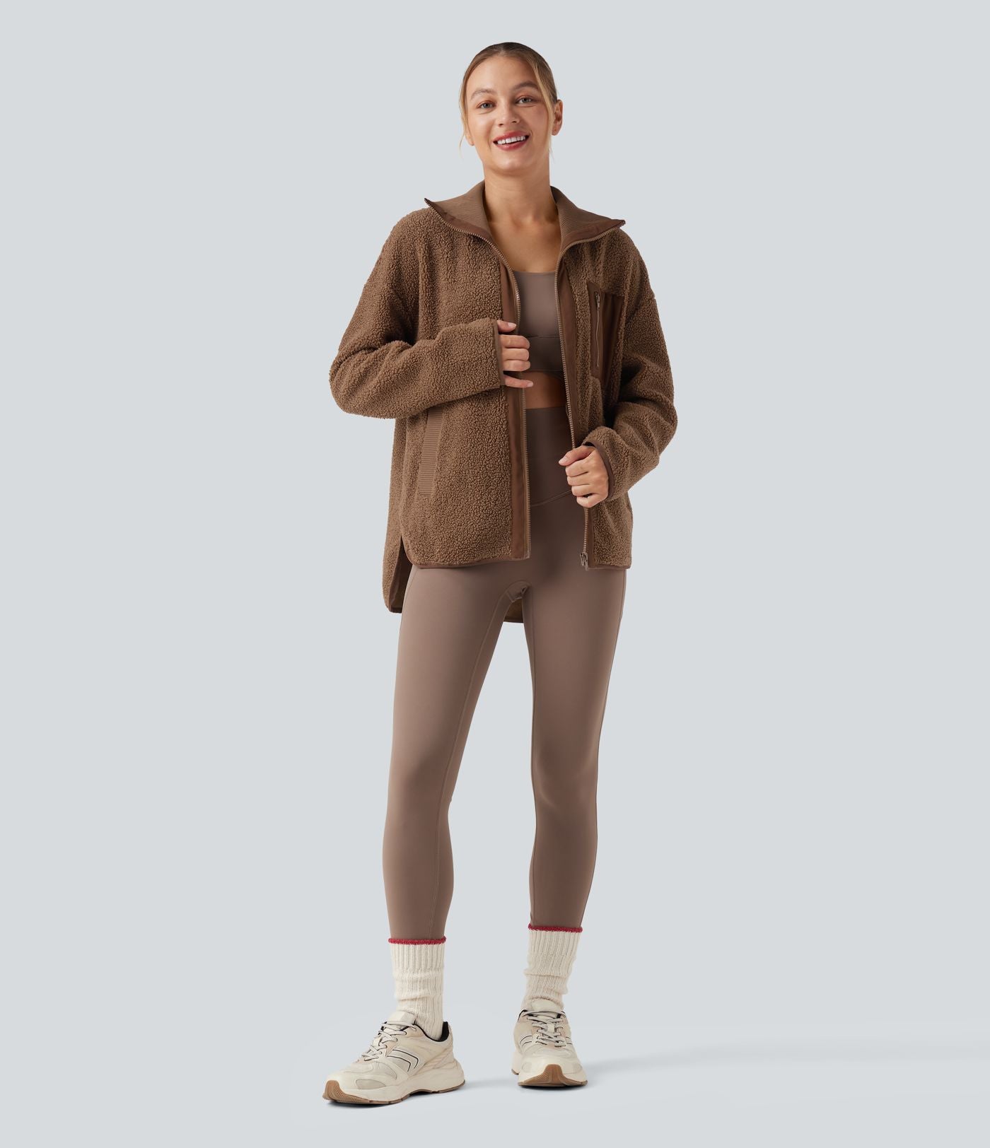 Veste de sport sherpa à manches longues avec ourlet asymétrique arrondi et poches