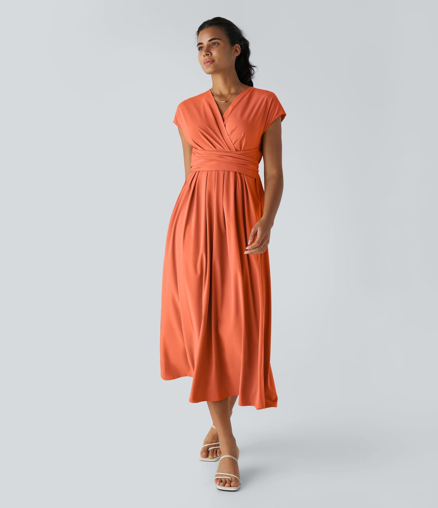 Breezeful™ Robe Mi-Longue Col en V Manches Courtes Poche Latérale Nouée au Dos Séchage Rapide