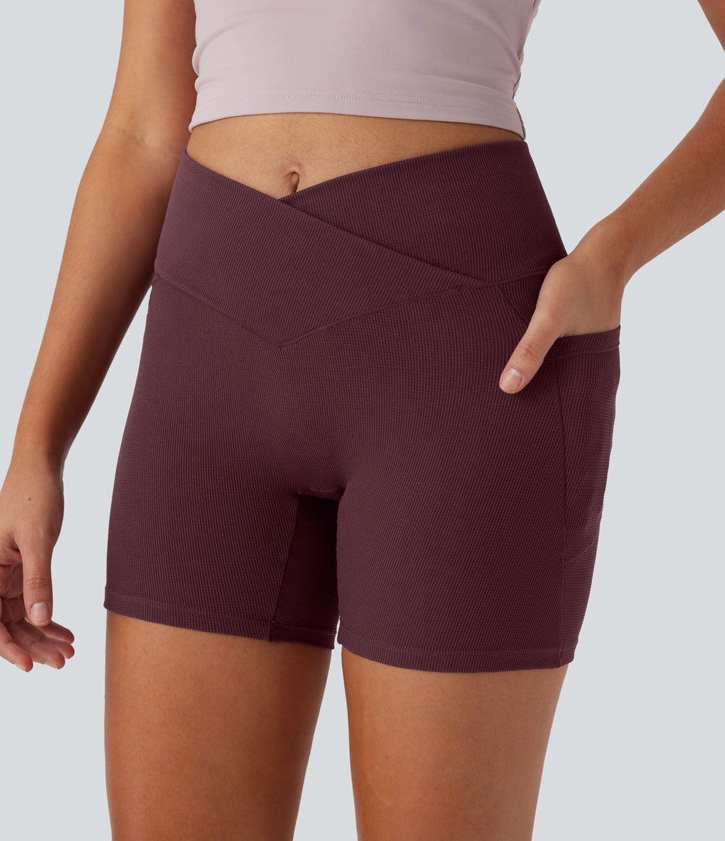 Short de yoga gaufré à taille haute croisée avec poches latérales 12,5 cm