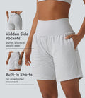 Short yoga 2-en-1 à rayures taille super haute 17,5 cm avec poches