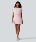 Robe de sport mini de yoga SoftlyZero™ Airy 2-en-1 effet frais InstantCool col rond à manches courtes, demi-zip et poches, accès facile Easy Peasy