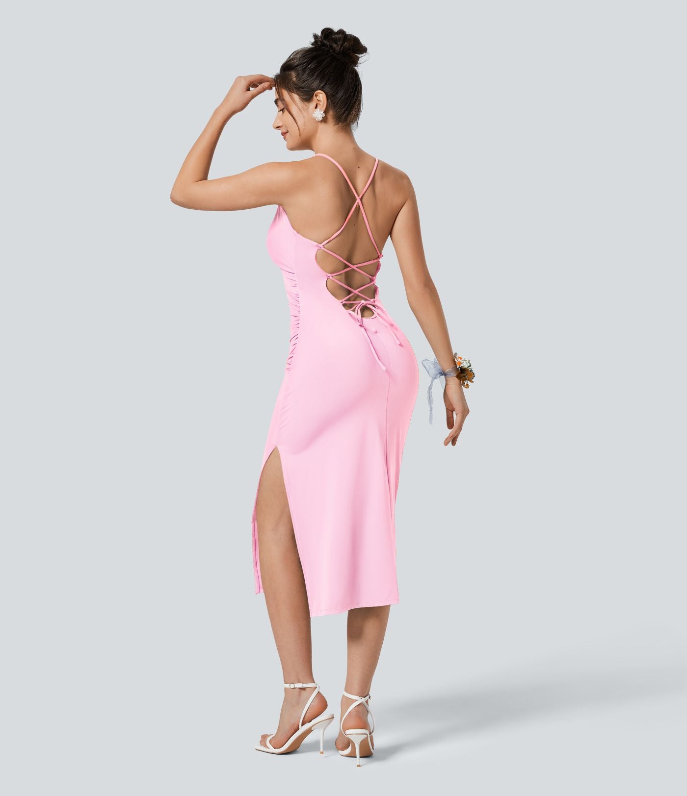 Robe moulante SoftlyZero™ Airy fendue à effet frais InstantCool, brassière intégrée, dos nu croisé à lacets, légèrement plissée pour invitée de mariage et demoiselle d'honneur