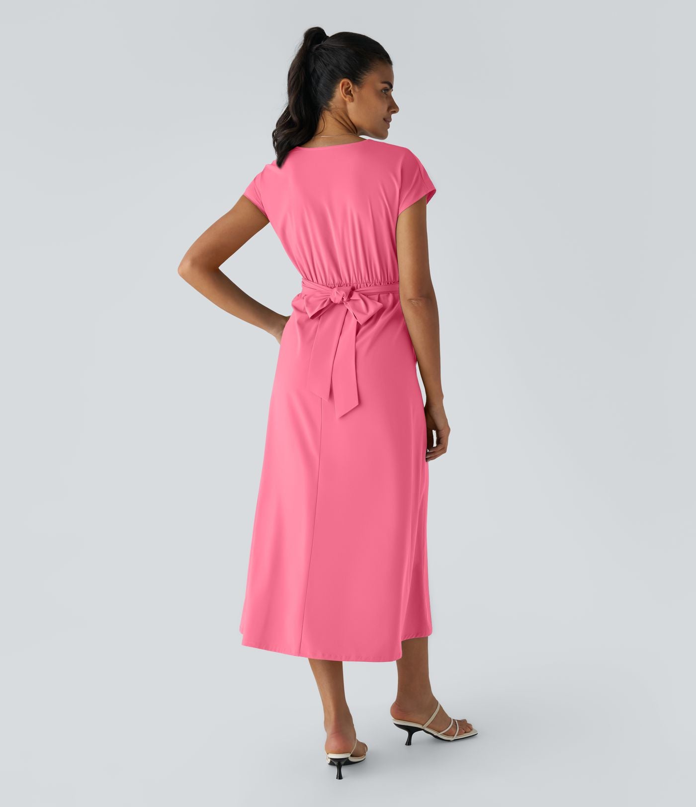 Breezeful™ Robe Mi-Longue Col en V Manches Courtes Poche Latérale Nouée au Dos Séchage Rapide