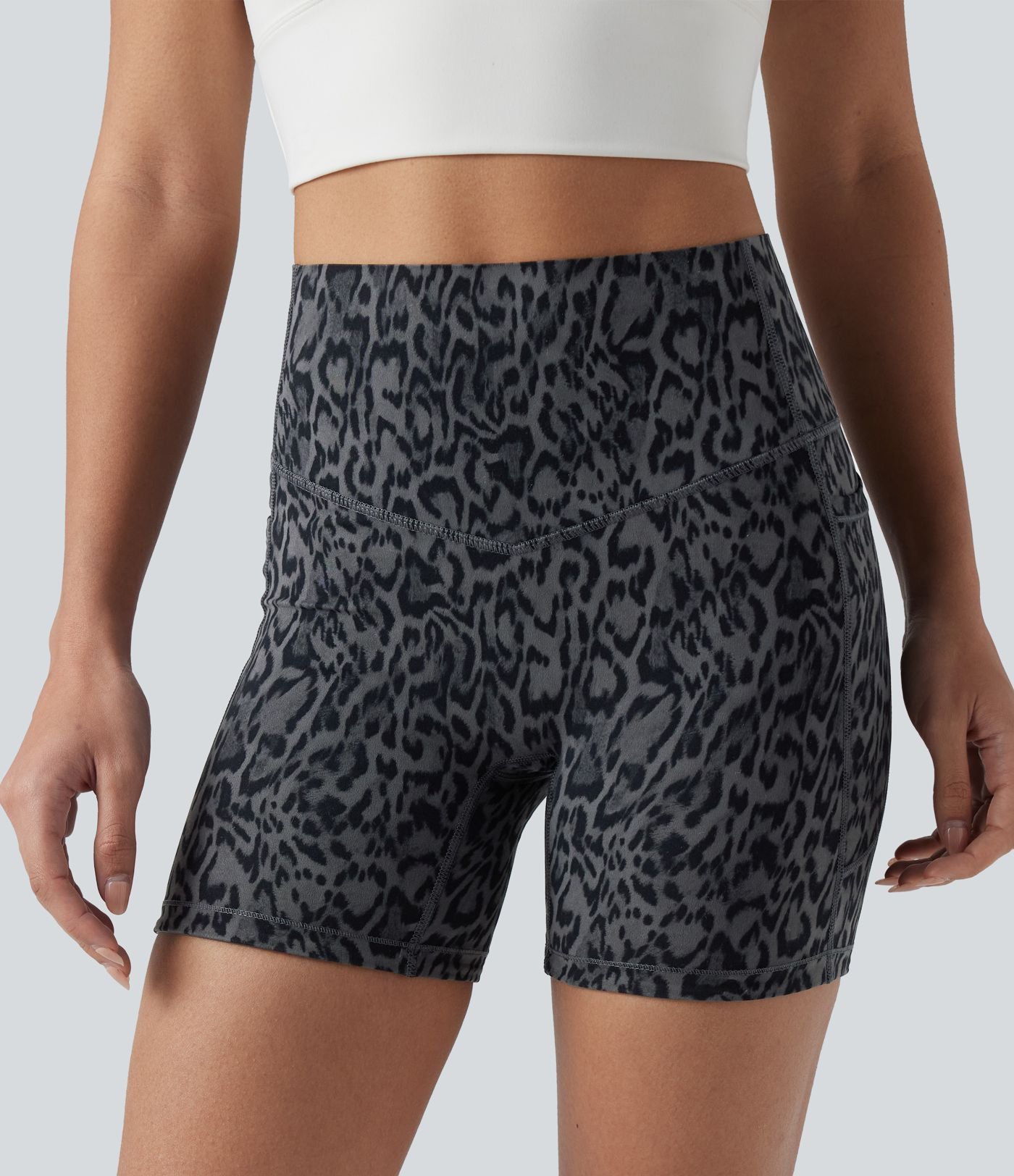 Short cycliste d'entraînement Halara UltraSculpt™ taille haute gainant imprimé léopard 12,5 cm avec poches