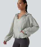 Veste de course légère à capuche manches longues avec poches, cordon de serrage et protection UPF 50+