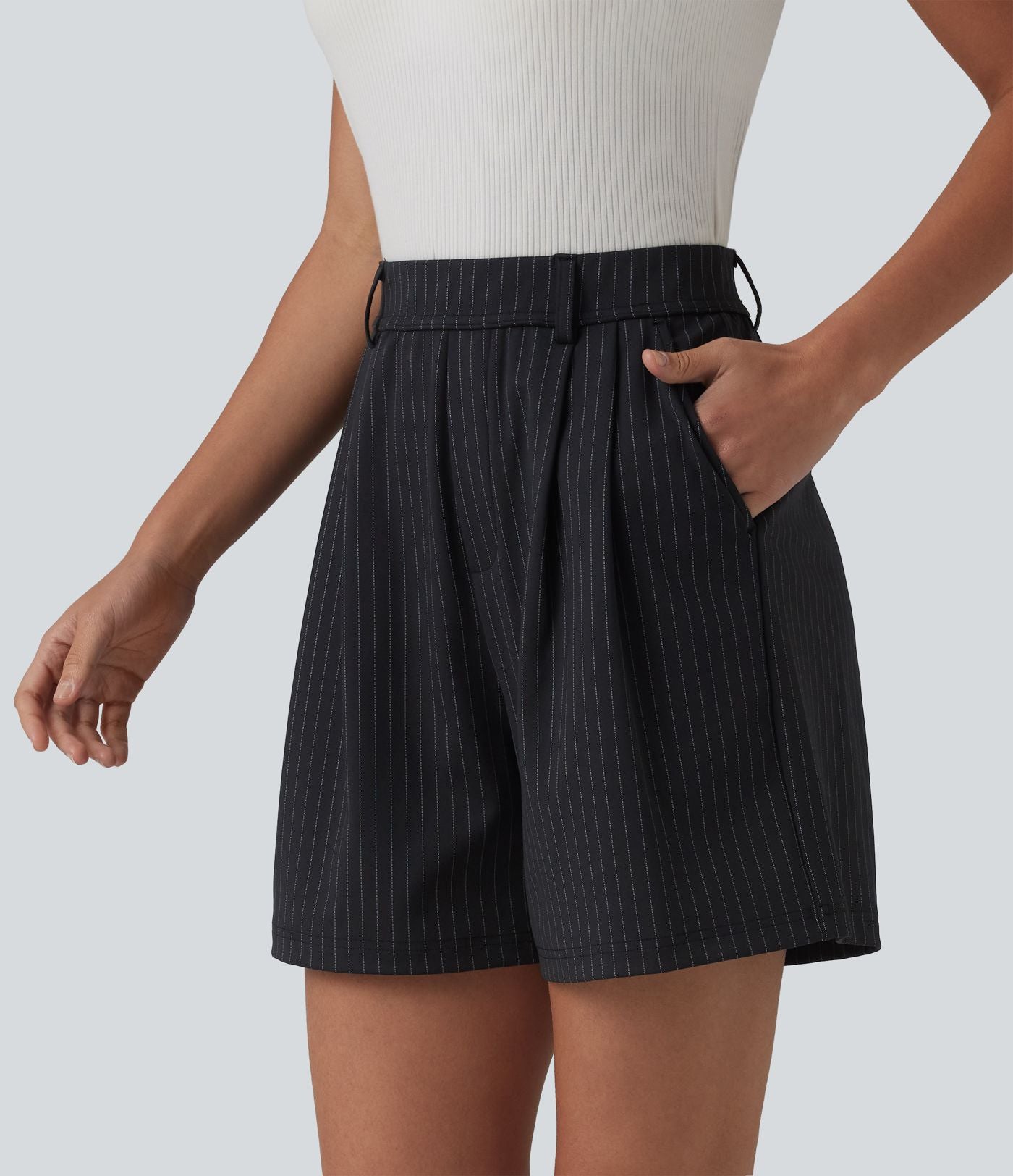 Short tailleur plissé taille haute à rayures avec poches