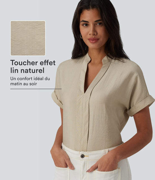 Chemise col V manches courtes aspect lin pour le bureau