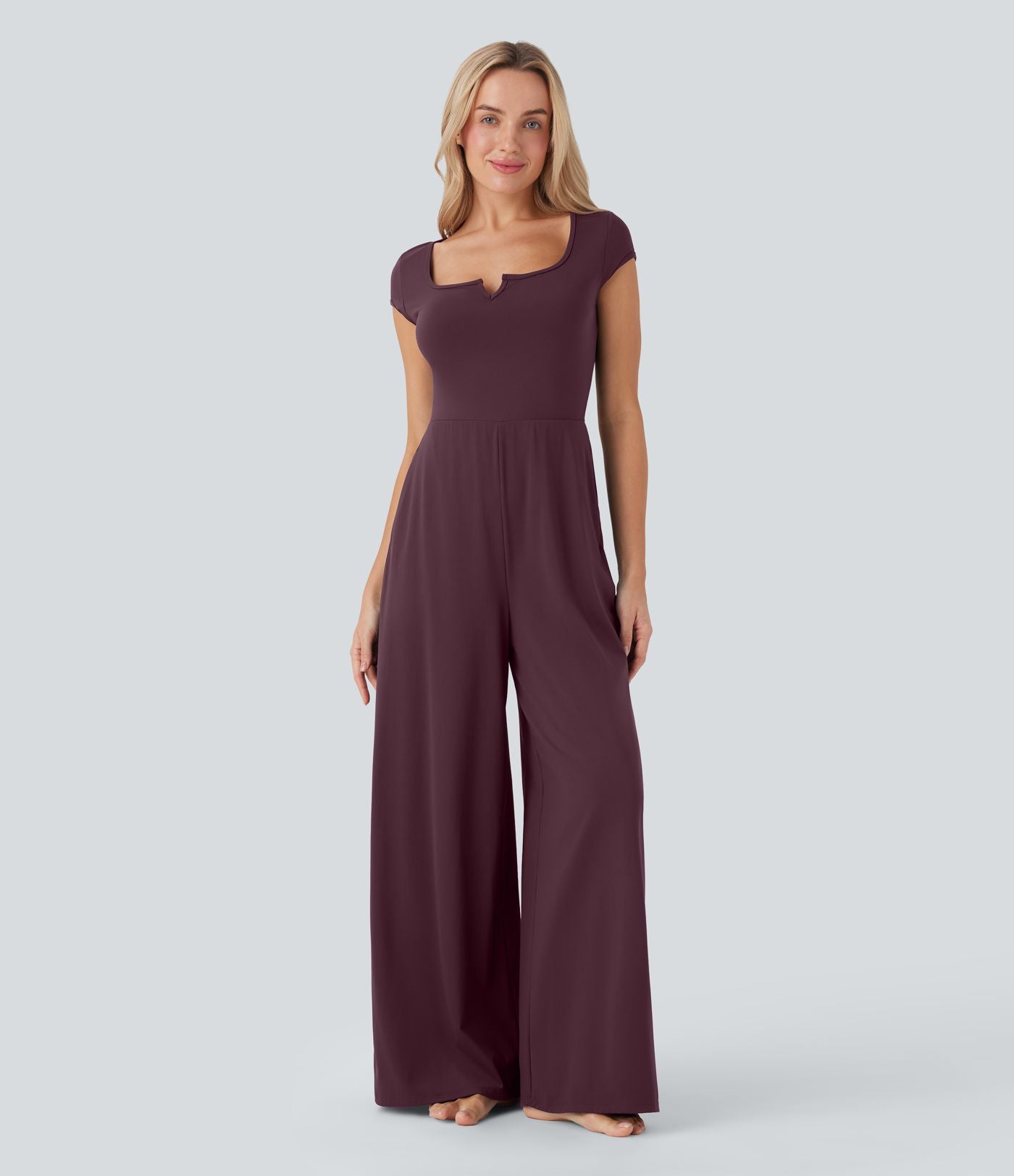 Combinaison de yoga Softlyzero™ Airy Cool Touch à col cranté, manches courtes, jambes larges et poches latérales - Édition Easy Peasy