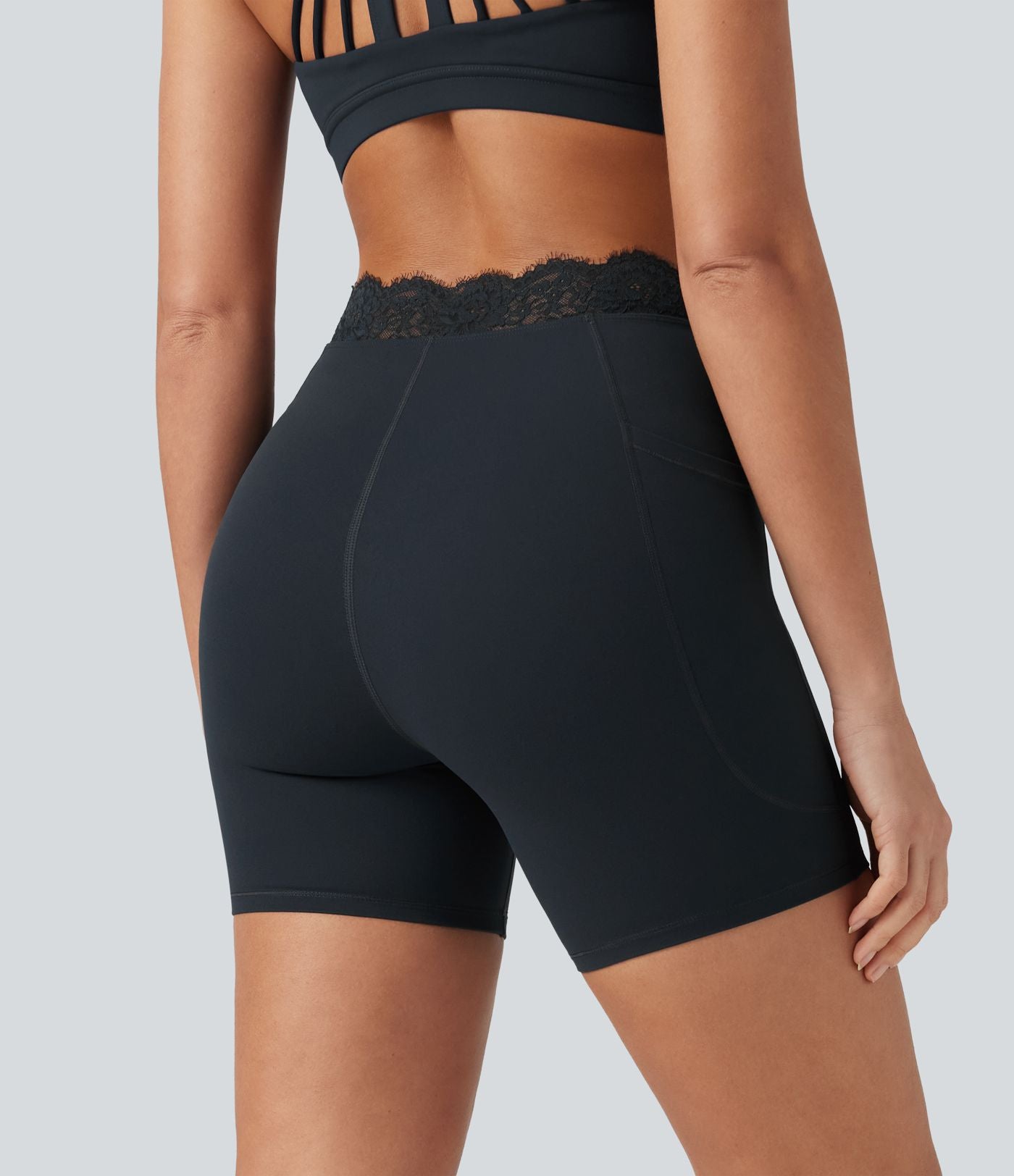 Short de yoga cycliste Halara UltraSculpt™ en dentelle contrastée taille haute et coupe en V, 12,5 cm, avec poches