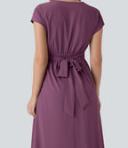 Robe midi Breezeful™ col V manches courtes à liens dans le dos séchage rapide avec poches latérales