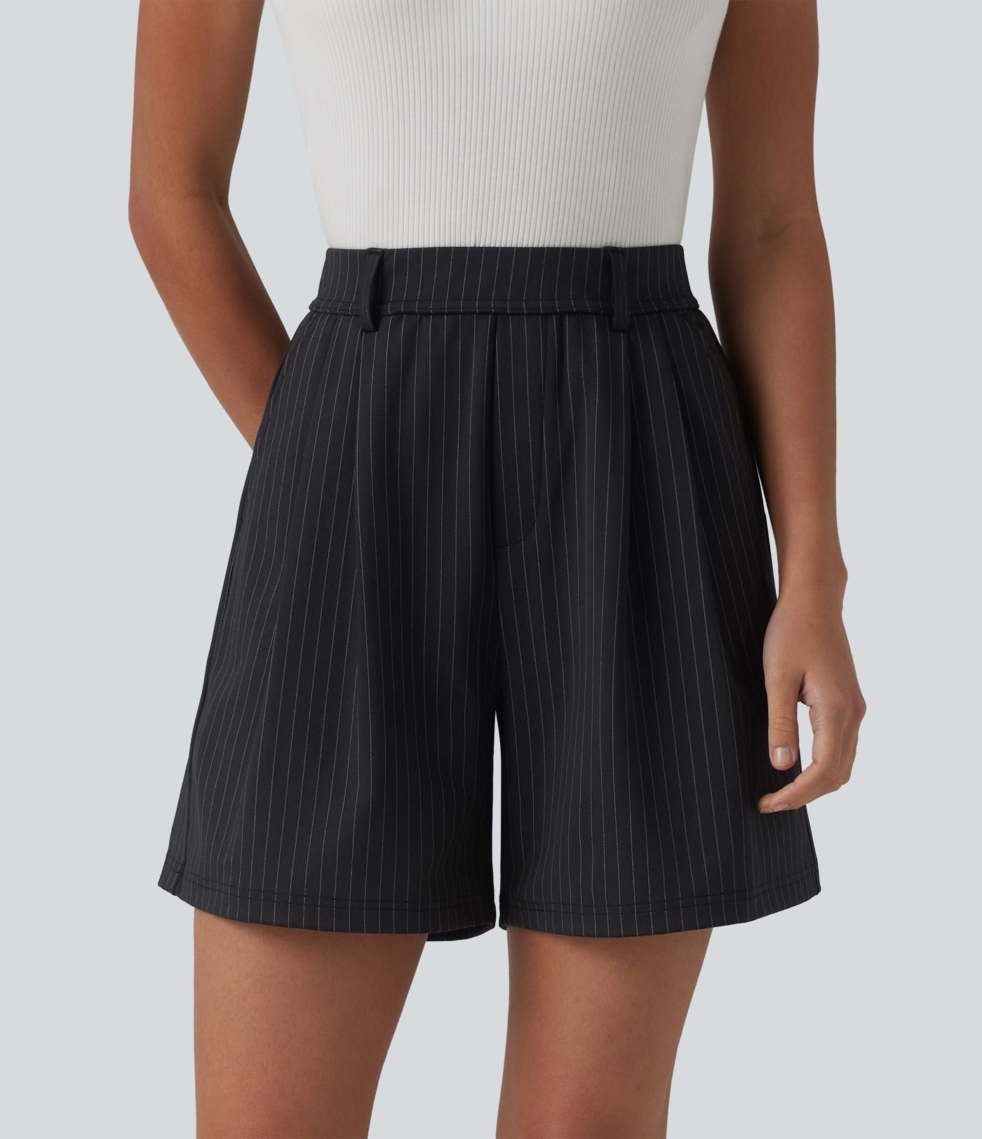 Short tailleur plissé taille haute à rayures avec poches