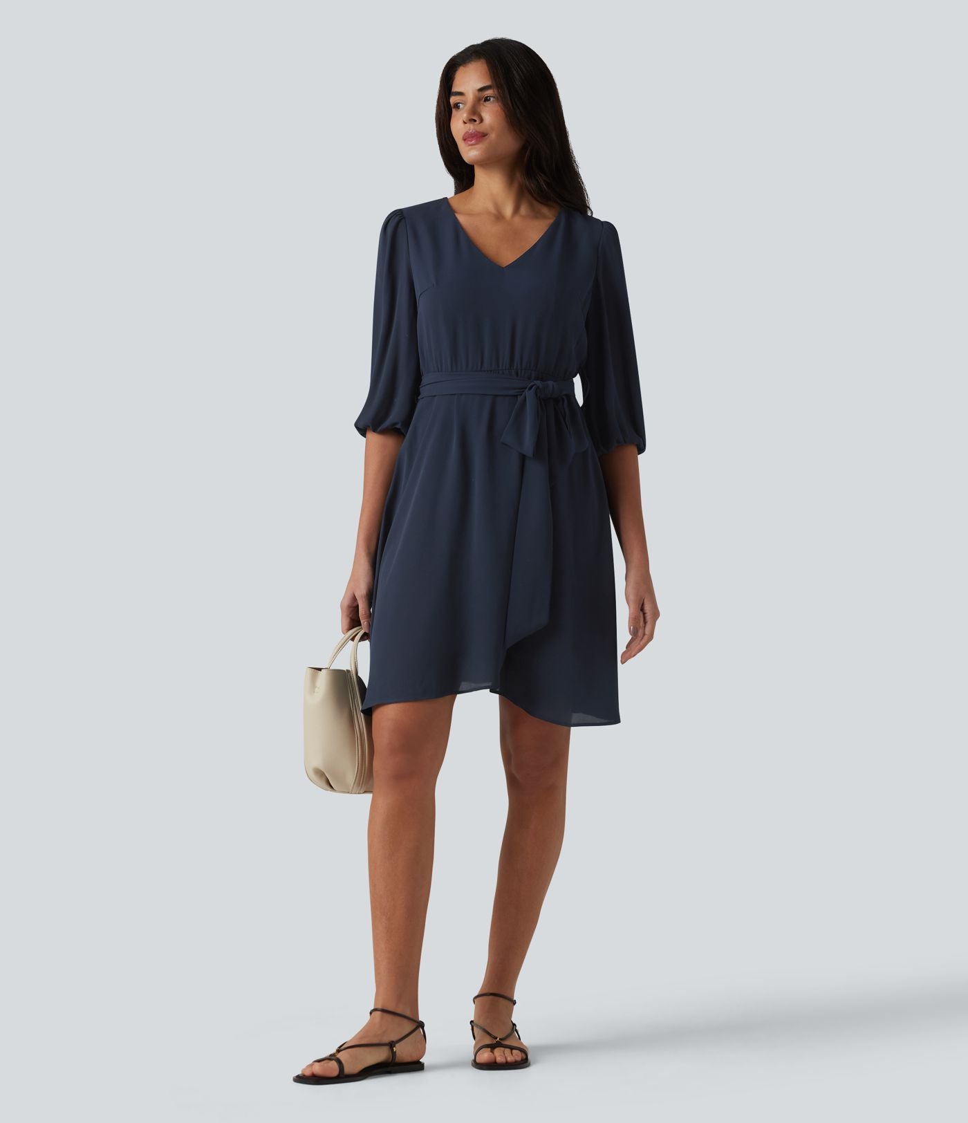 Robe courte casual col V à manches trois-quarts bouffantes, ceinturée