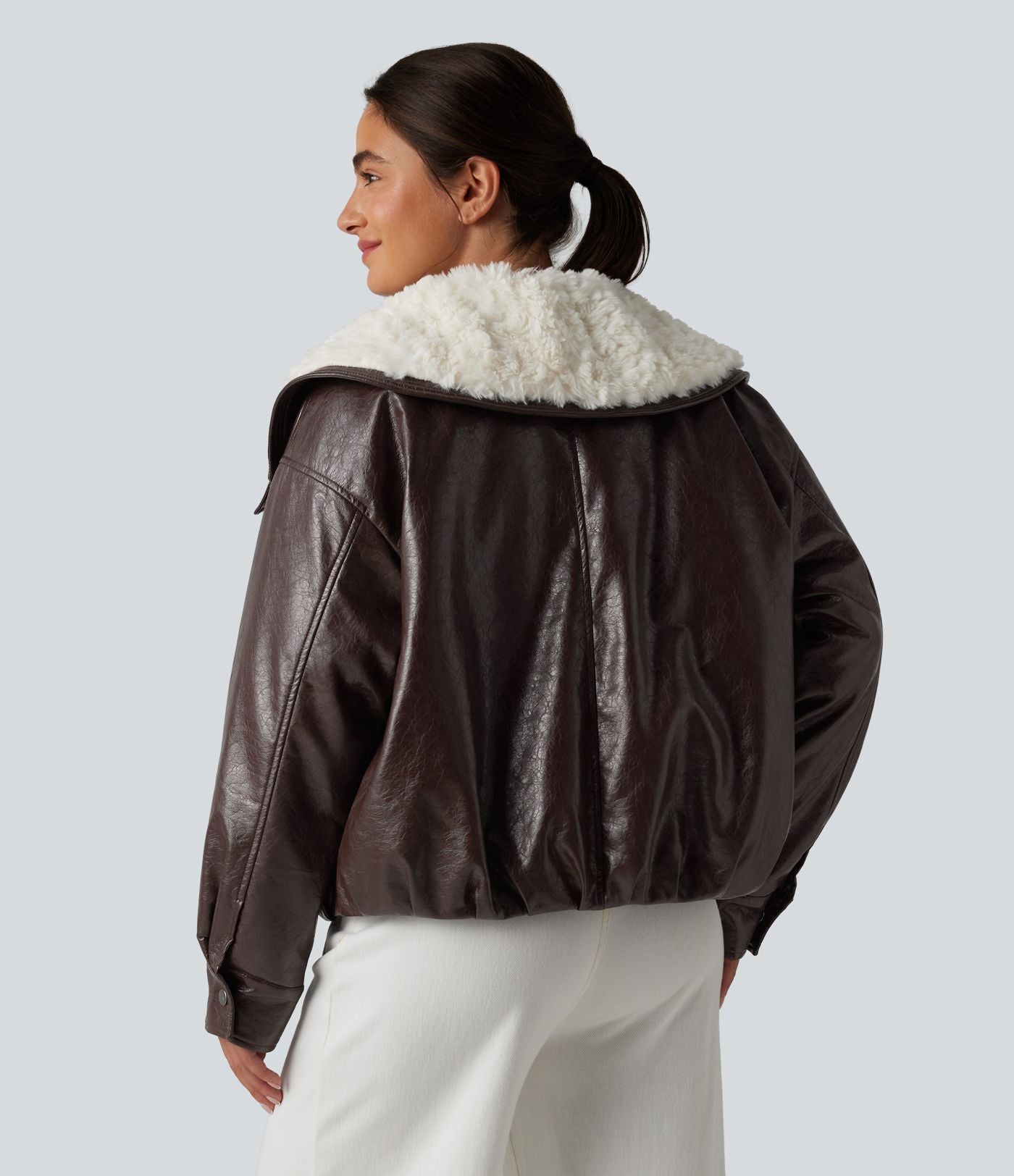 Veste casual en simili cuir à col en fausse fourrure et fermeture éclair avec poches