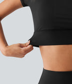 Crop top de running effet frais InstantCool à séchage rapide avec encolure bateau, mesh contrasté, manches courtes, coussinets amovibles et protection solaire UPF50+