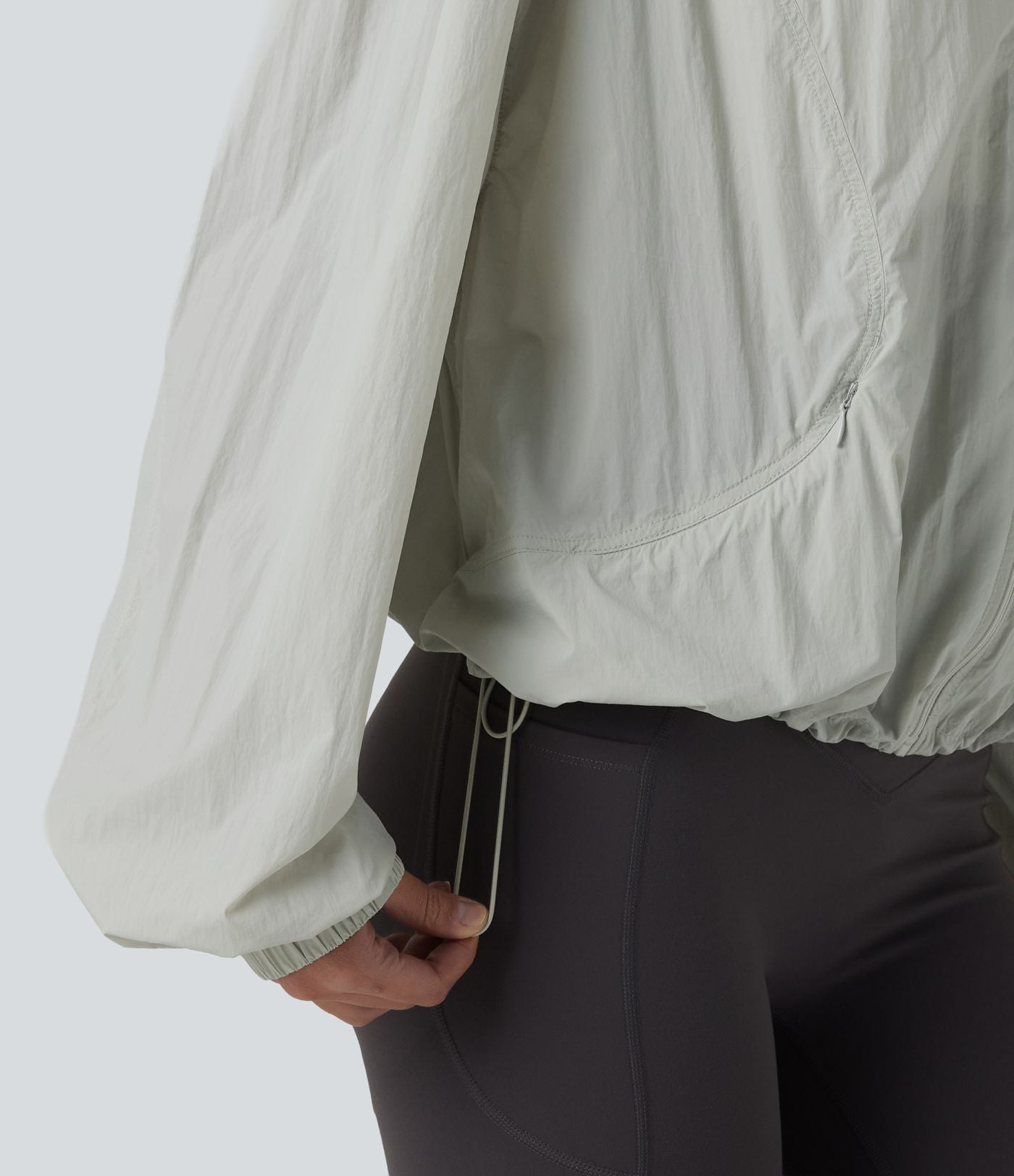 Veste de course légère à capuche manches longues avec poches, cordon de serrage et protection UPF 50+