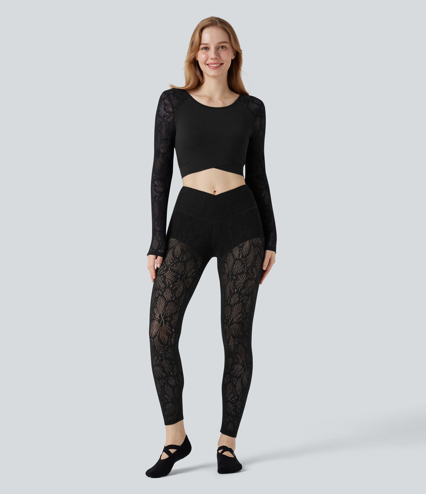 Haut de sport yoga court dos nu manches longues dentelle contrastante et ourlet croisé SoftlyZero™ - UPF50+