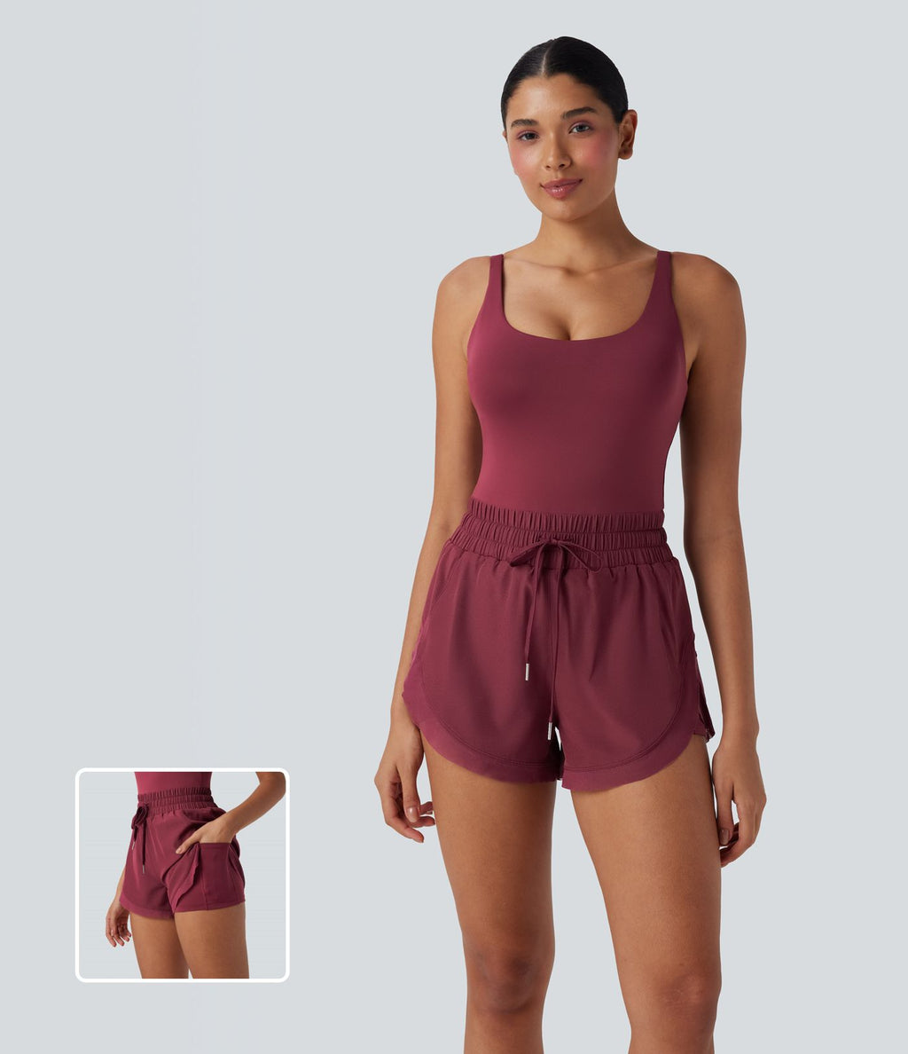 Combi-short de running 2-en-1 dos nu smocké avec cordon de serrage et poches latérales