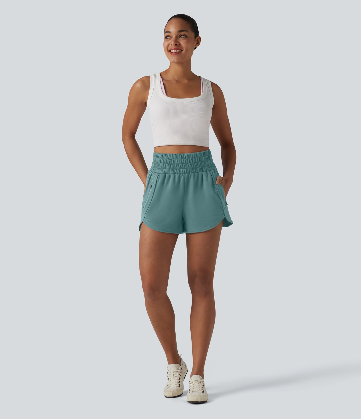 Short sweat décontracté taille haute à ourlet arrondi 7,5 cm avec poches
